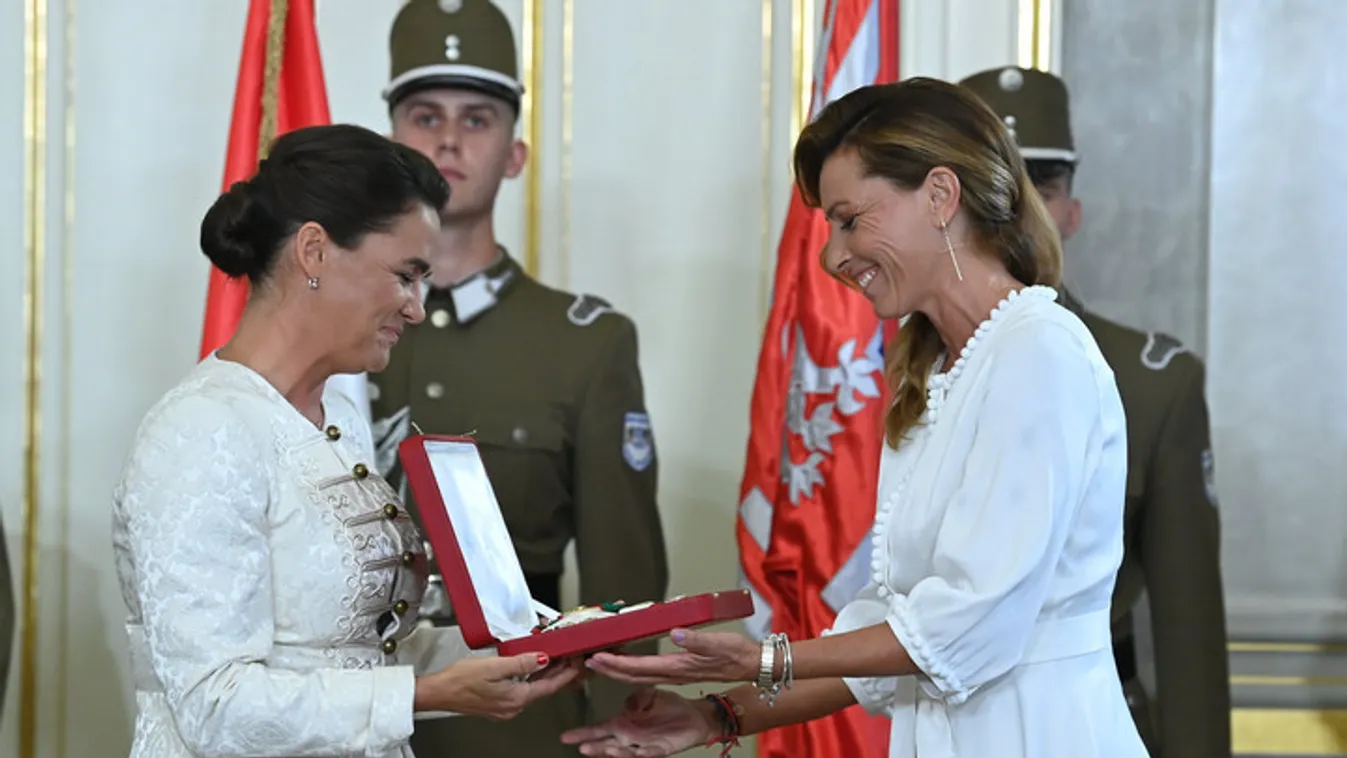 MIKLÓSA Erika; NOVÁK Katalin