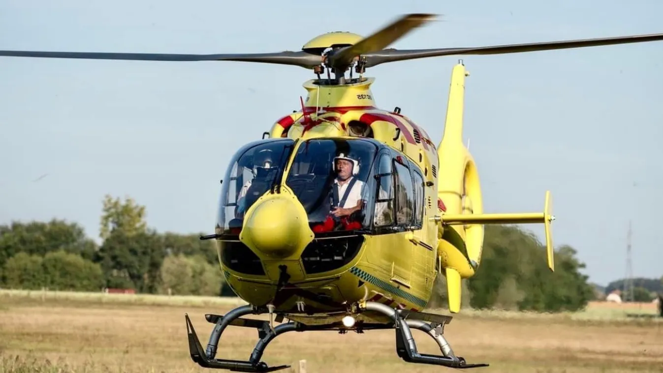 A buszon rosszul lett utas életéért küzdöttek