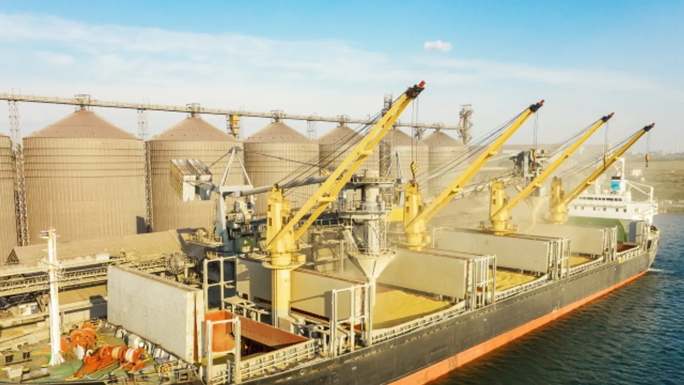 Végre elhagyta Ukrajnát az első gabonaszállító hajó