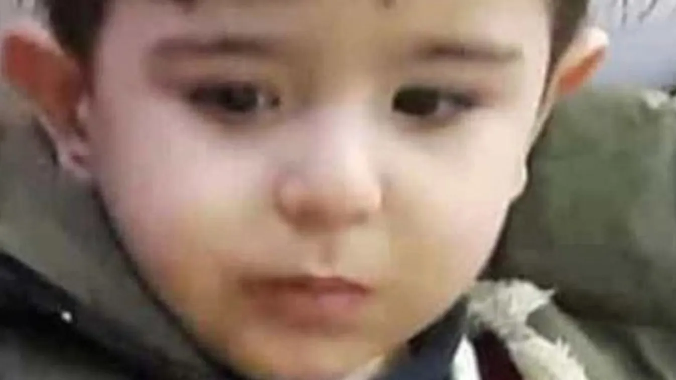 Elaludt egy 3 éves kisfiú a forró autóban, nem ébredt fel