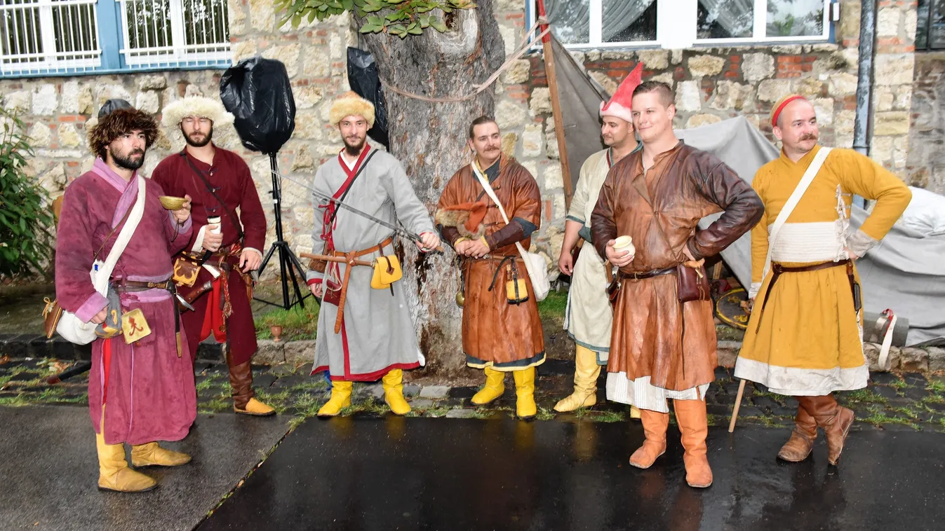 Szelfiken örökítették meg ezeréves történelmünket