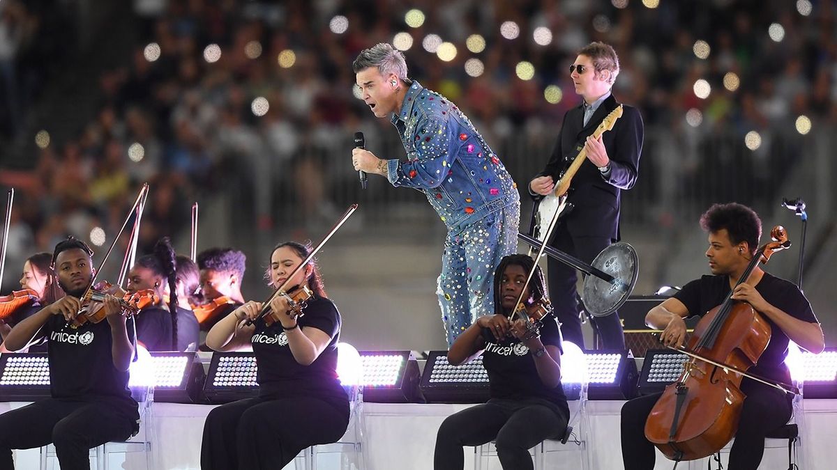 Aggasztó felvétel: a színpadon hányta el magát Robbie Williams