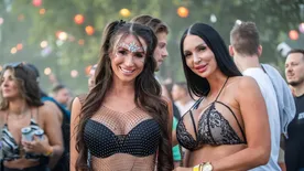 Rengő keblek és kivillanó popók: ilyen a divat a Szigeten