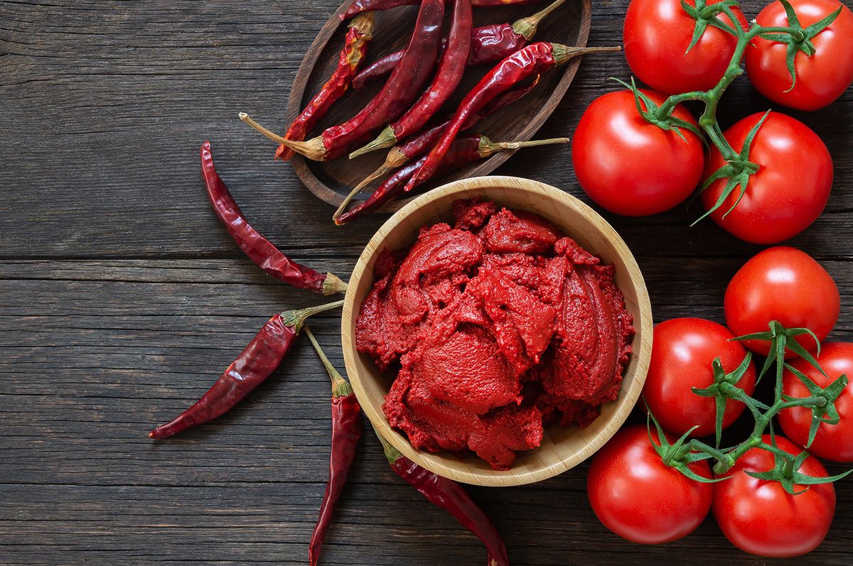 Traditional,Turkish,Chili,Pepper,And,Tomato,Paste,In,Bowl,Or