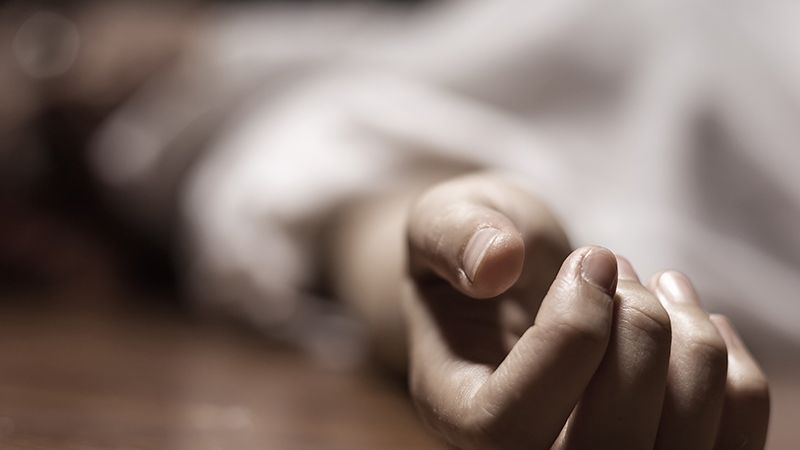 The,Dead,Woman's,Body.,Focus,On,Hand
