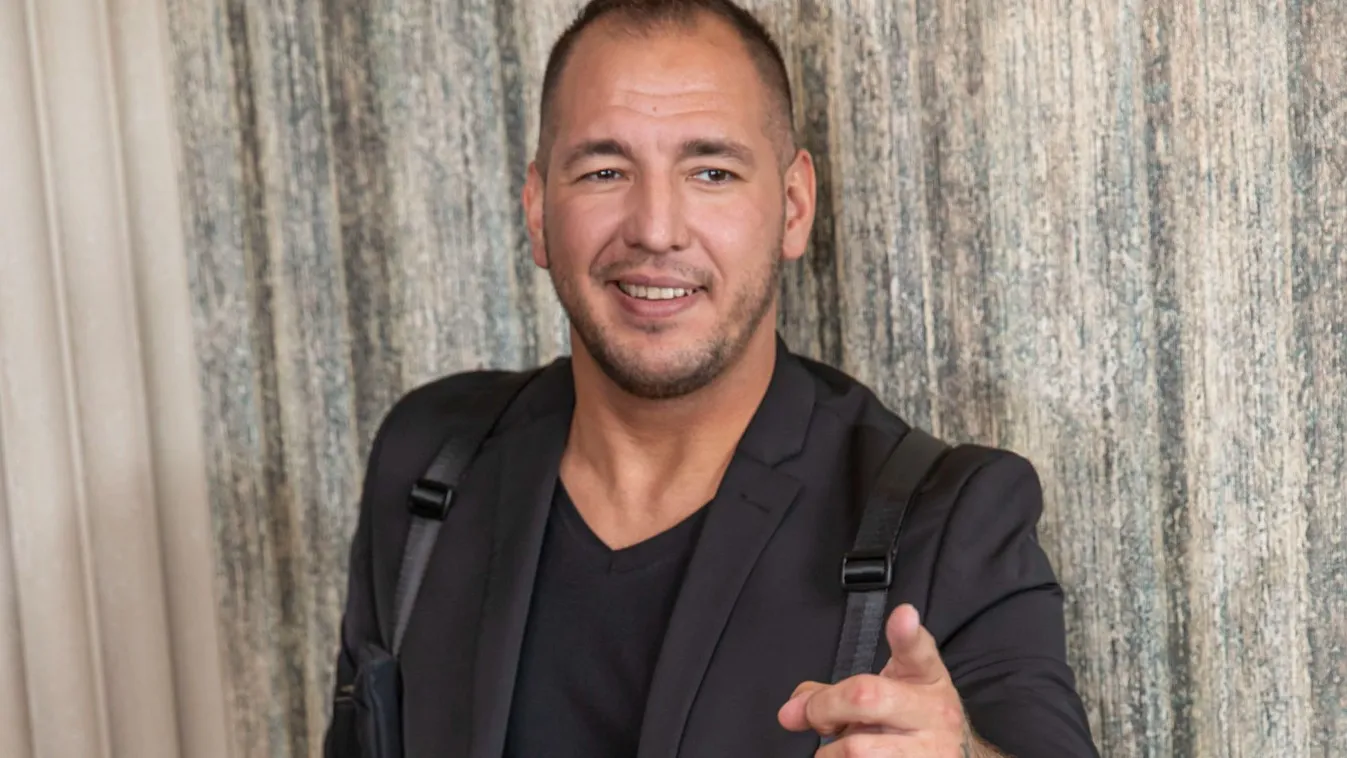 Gyűjtést szervez az iskolásoknak  Curtis