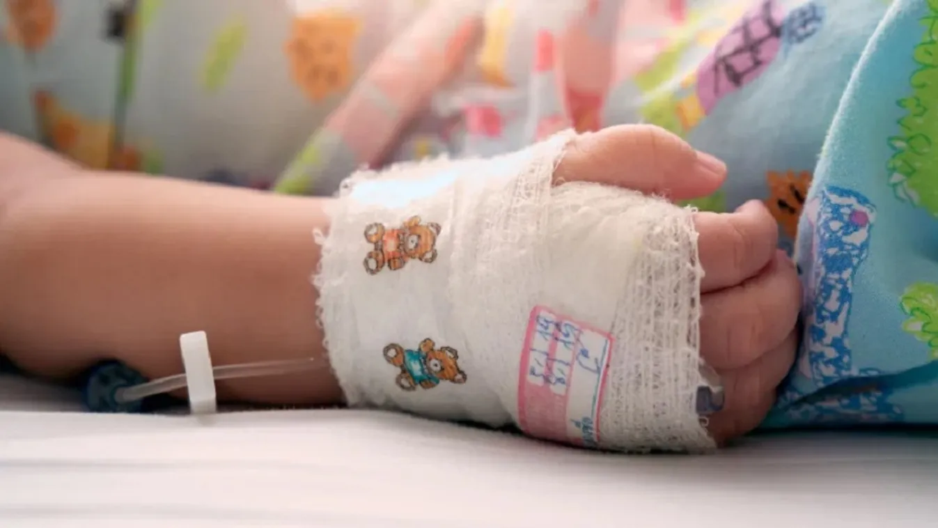 Óriásit hibáztak az orvosok, életéért küzdött a kisbaba