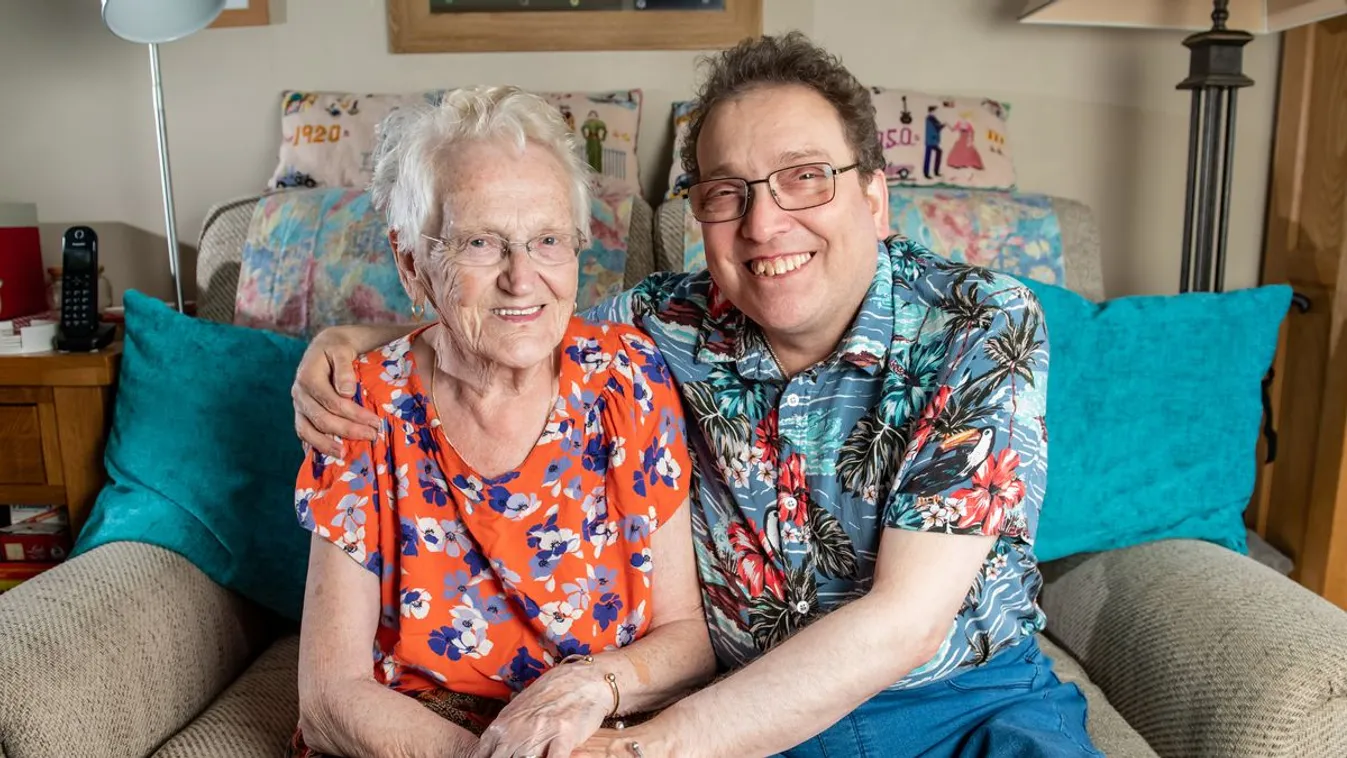 "Gyönyörű és hosszú" volt az első csók - 40 év korkülönbséggel is boldog a pár