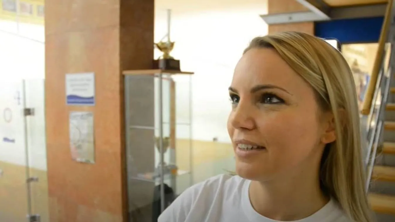 VV Anett megtörte a csendet a teaszertartás után