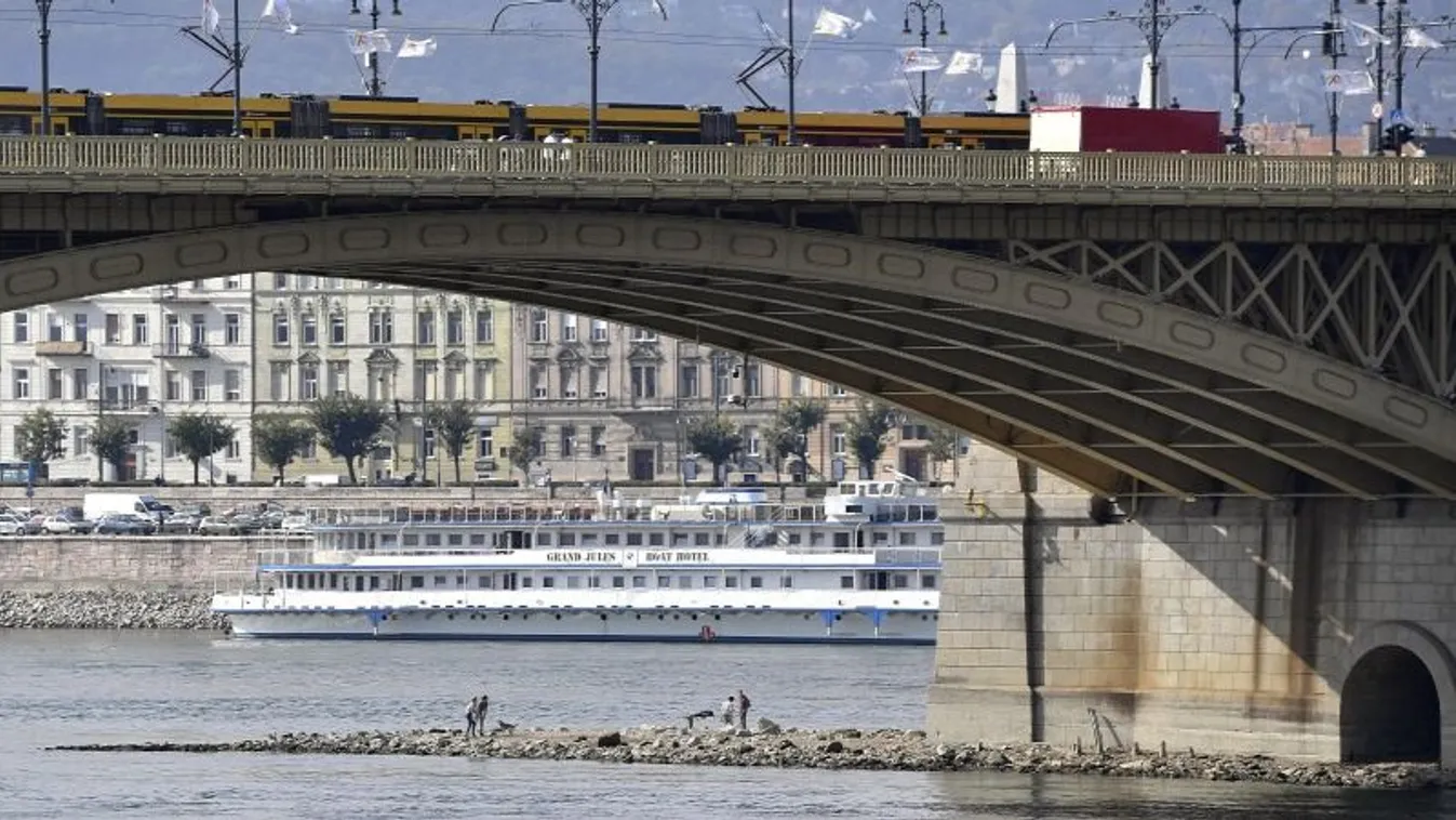 A Margit hídról akart a Dunába ugrani a nő