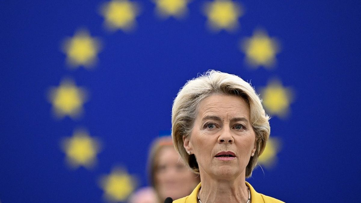 Menekítik az embereket: gyanús csomagot találtak Ursula von der Leyen irodájában