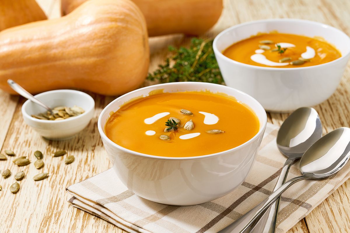Delicious,Pumpkin,Soup,In,Bowl,With,Cream,Sauce,On,A