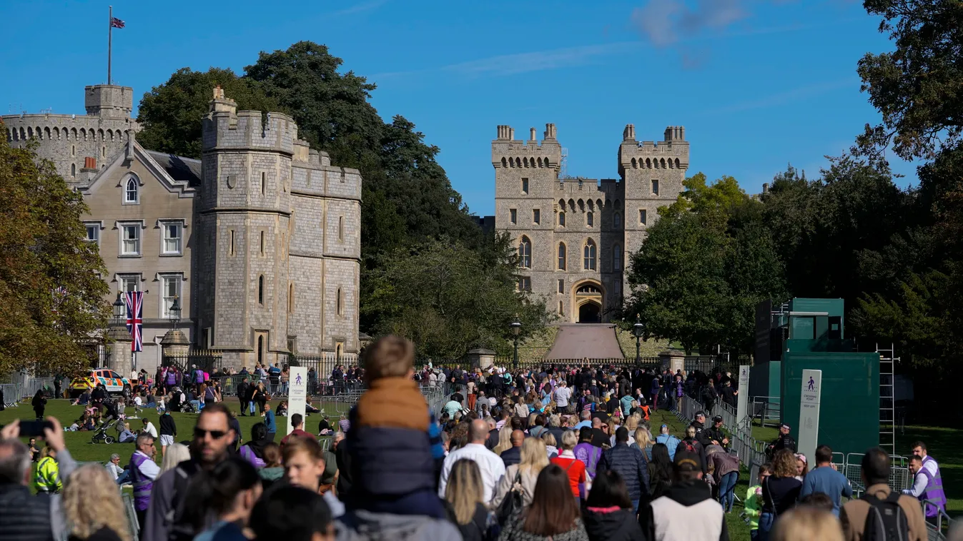 II. Erzsébet temetésére már gyűlik a tömeg