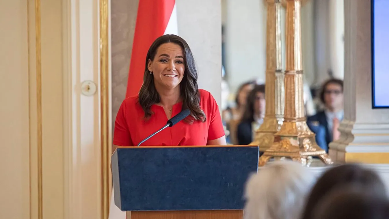 Nem fogod kitalálni, kivel fotózták Novák Katalint