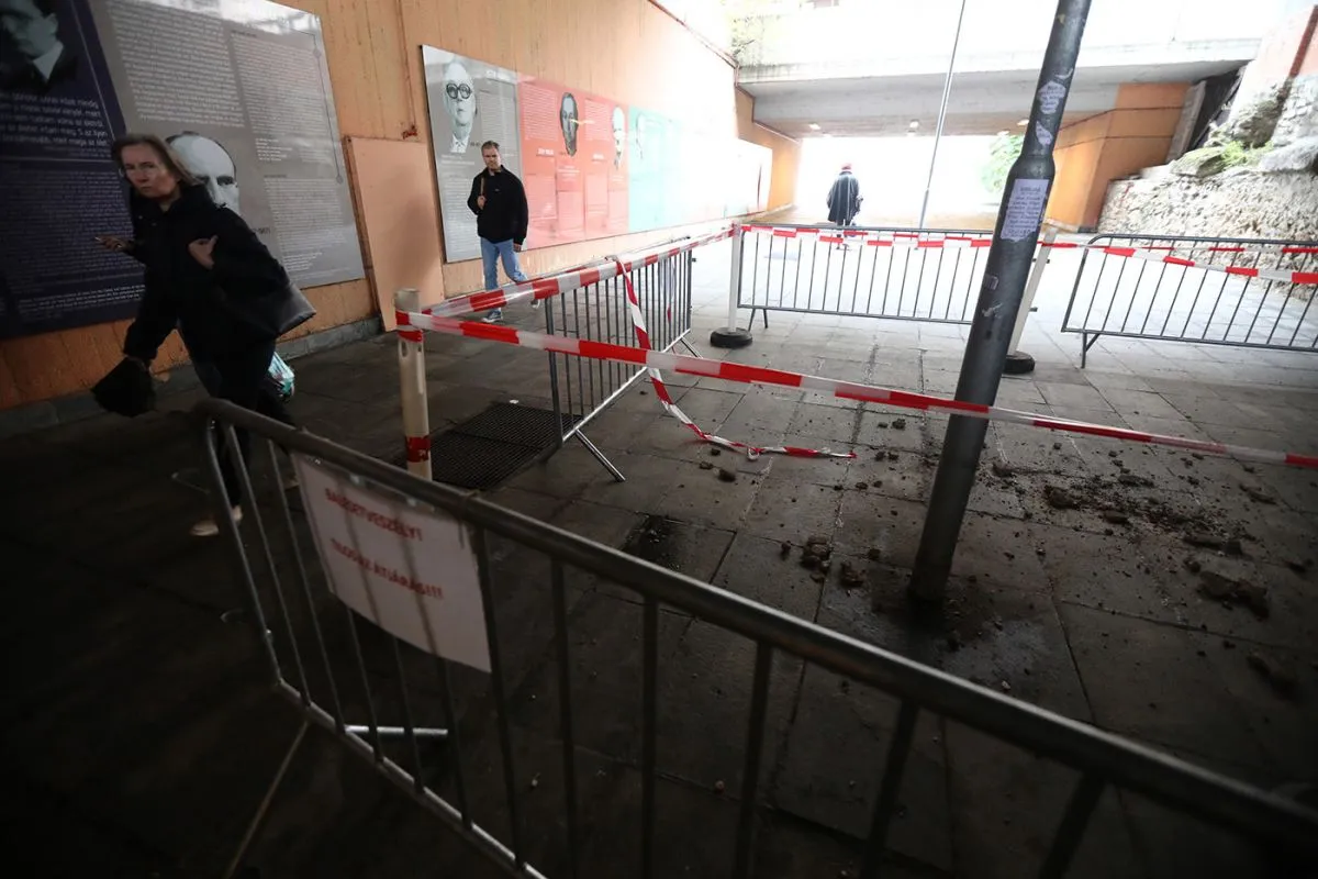 Arasznyi kődarabok potyogtak a Flórián téri felüljáróból