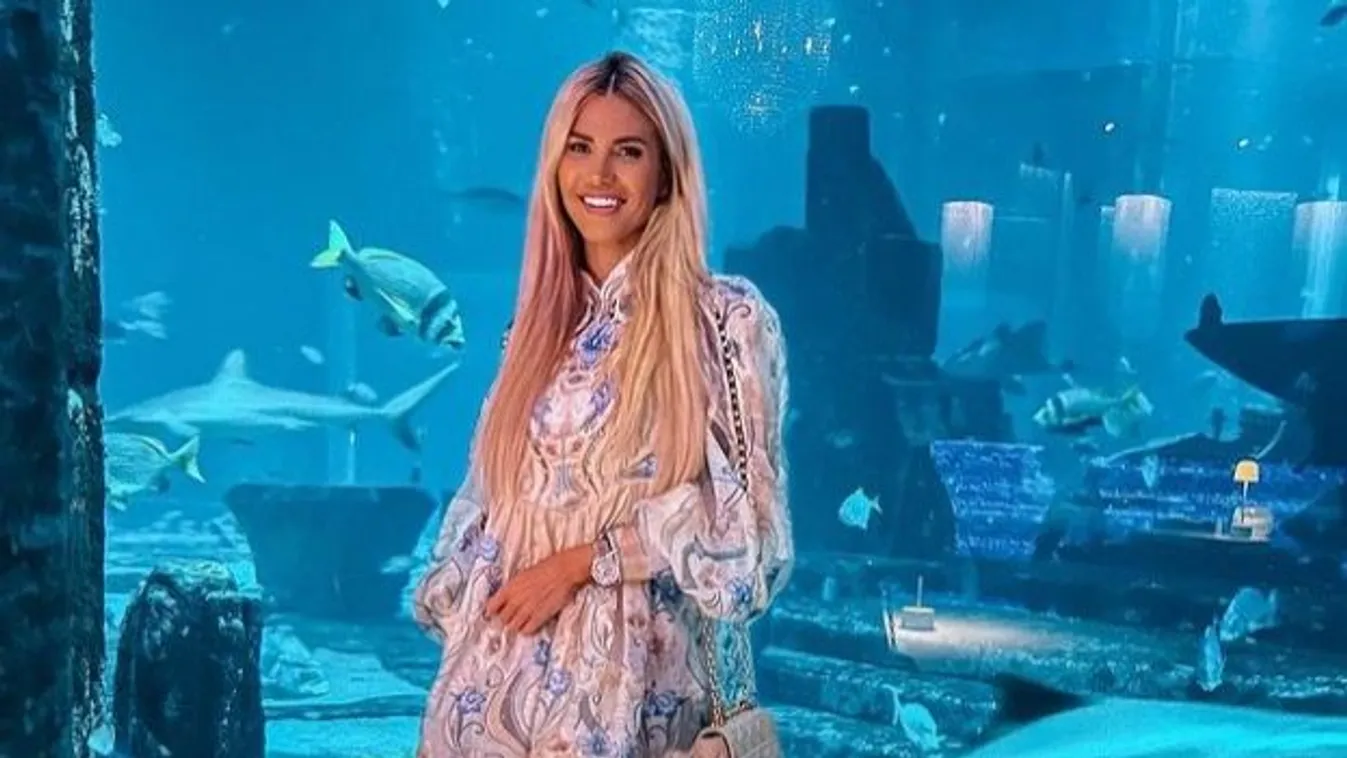 Ejha! Most mindenki benézhet Vasvári Vivi lábai közé