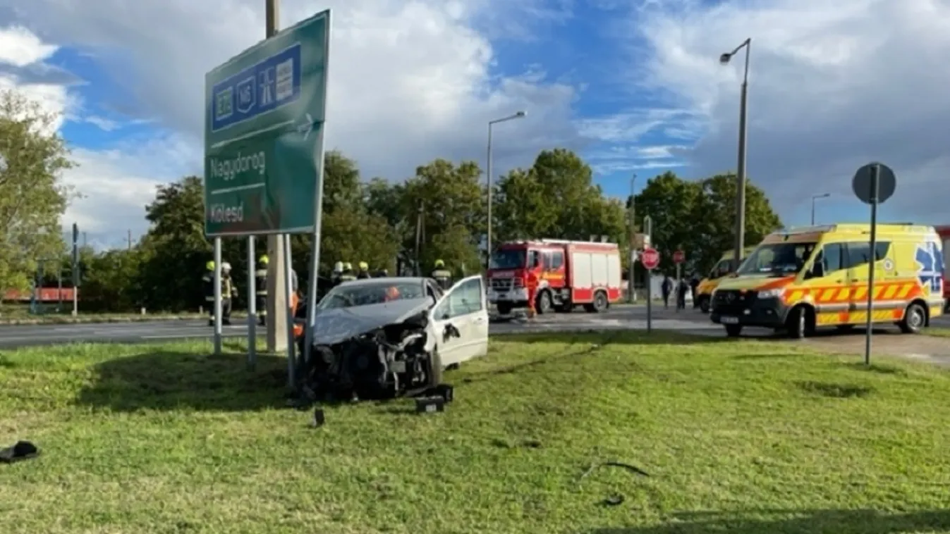 Brutális baleset Paksnál: többen megsérültek - Fotó