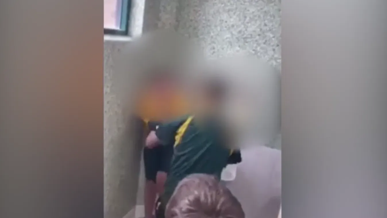 Ezt tették társai az iskolában a 12 éves fiúval