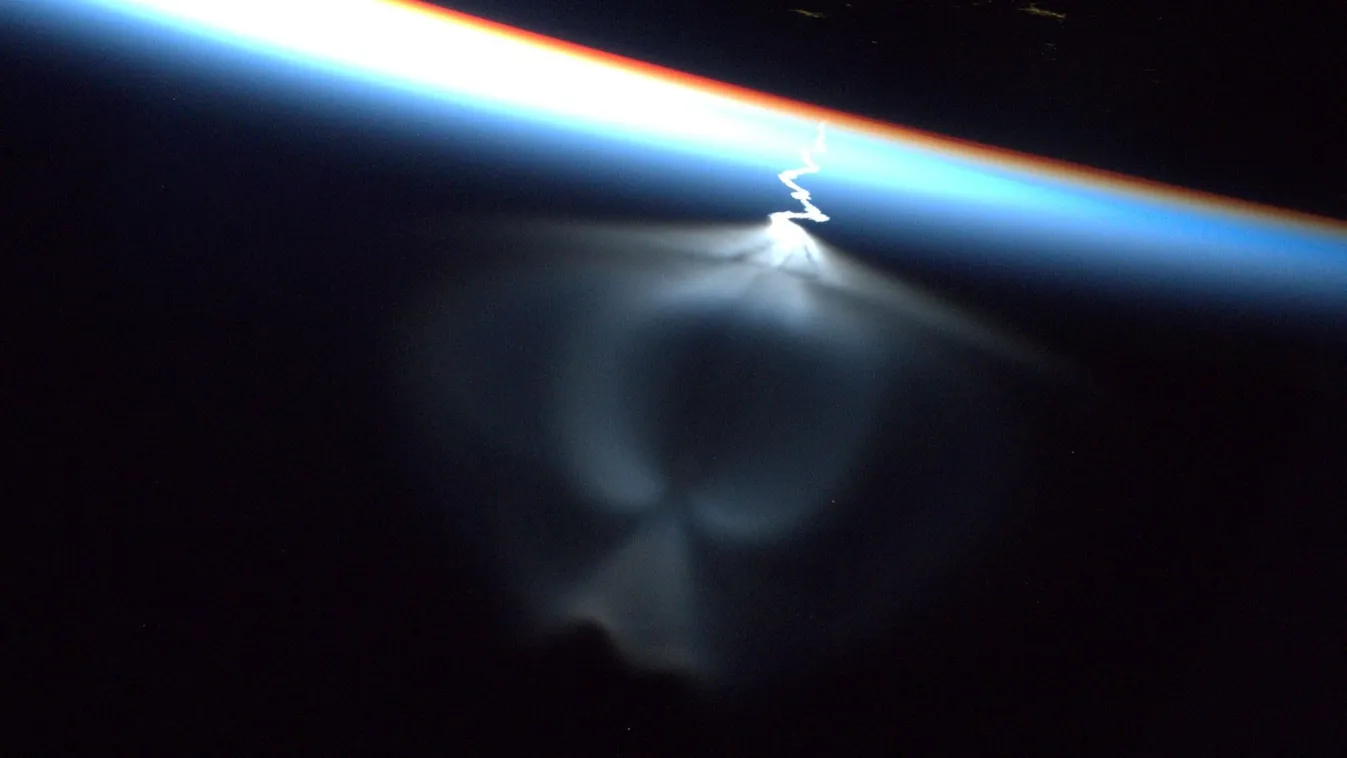 Elképesztő felvétel, valósággal sokkot kapott az asztronauta