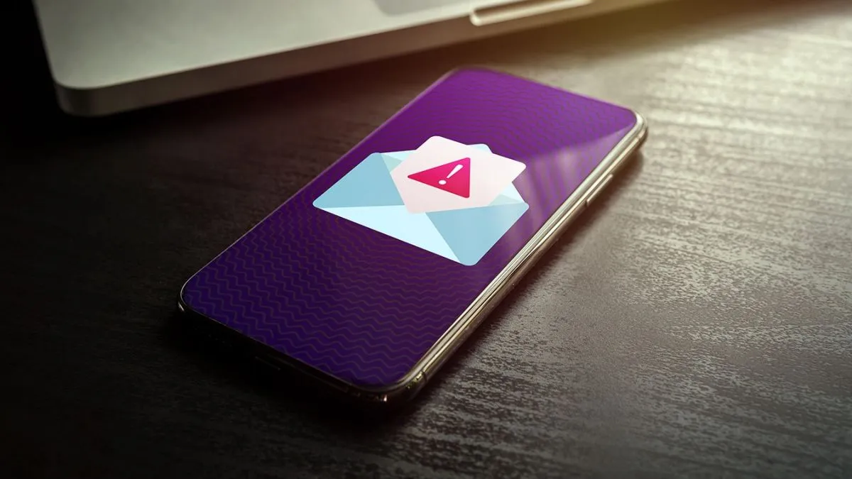 Spam,Email,Message,Distribution,,Malware,Spreading,Virus,-,Smartphone,With