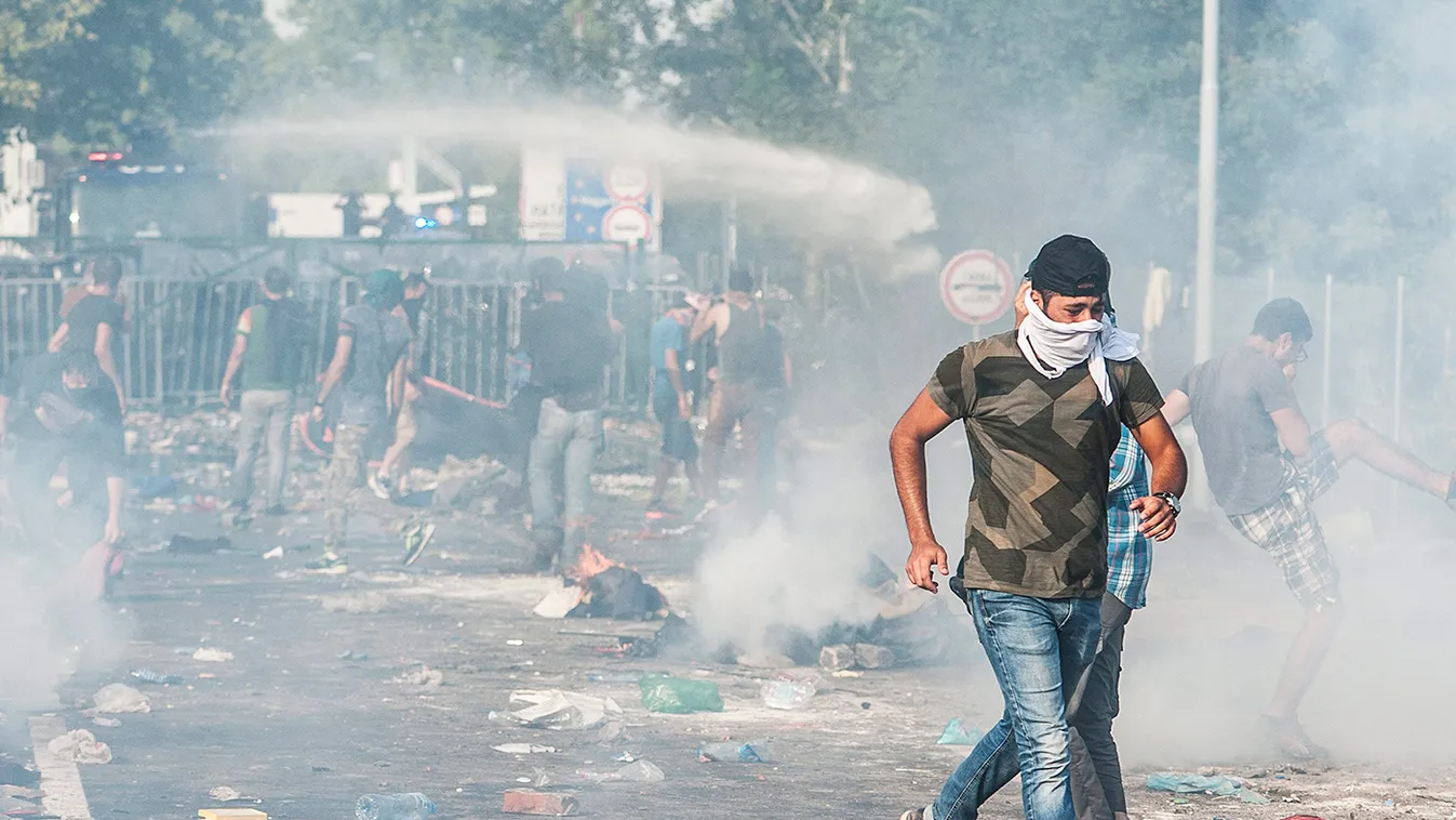 Röszke: 7 éve  migránsok törték át a határt