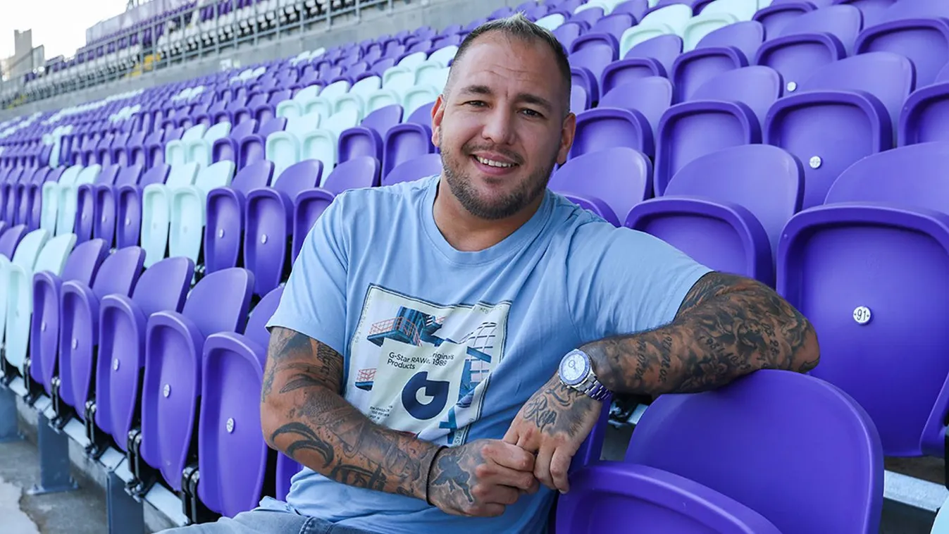 Nézd a rendszámot! – Így üzent Curtis az Instán