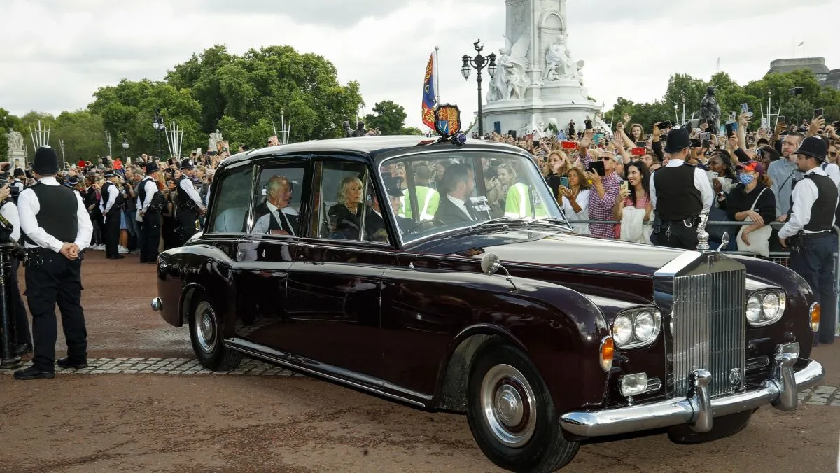 II. ERZSÉBET; III. KÁROLY