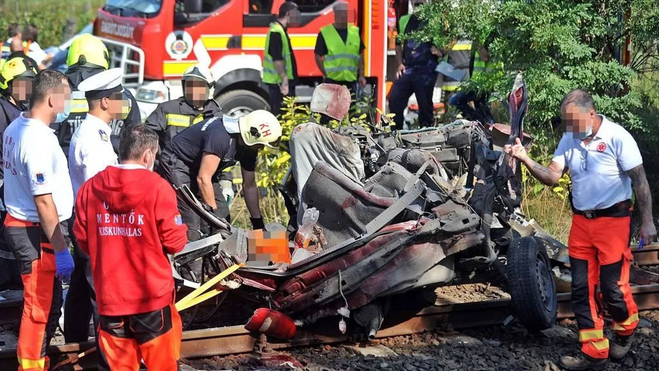Újfehértói baleset: a tragédia óta zokognak a gyászolók