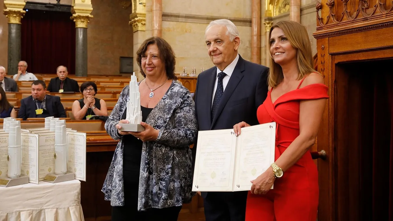 Kitüntették a Ripostot a Parlamentben