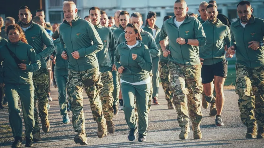 Együtt sportolt a magyar katonákkal Novák Katalin Koszovóban