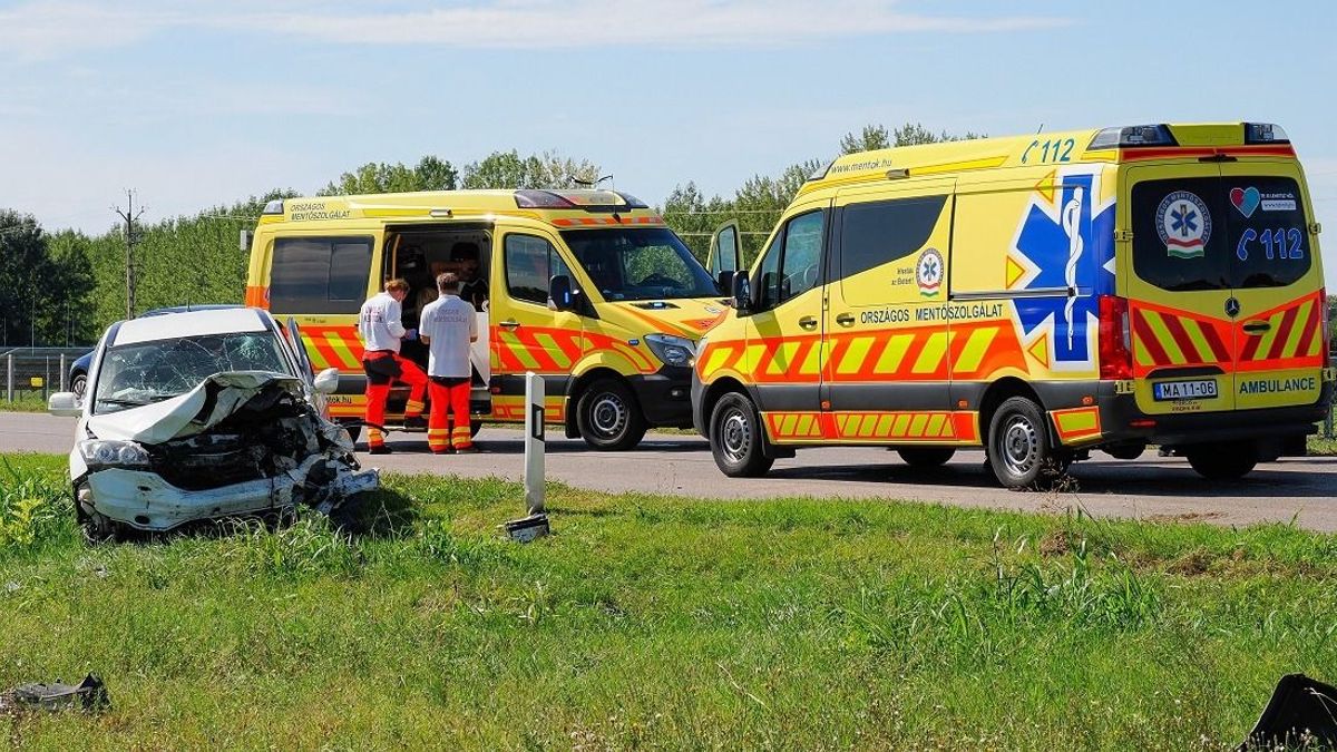 Szívszorító fotók a frontális ütközésről, egy ember meghalt Kecelen