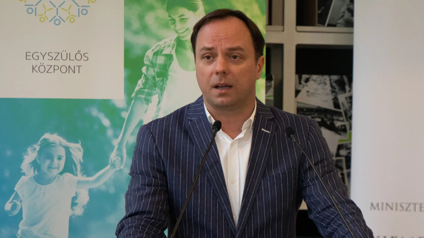 Sérült gyerekeket lát vendégül a kormány az állatkertben