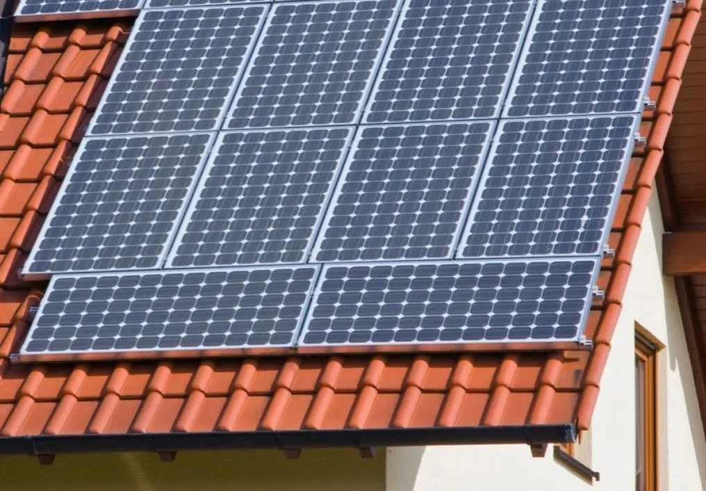 Roof,With,Solar,Panels