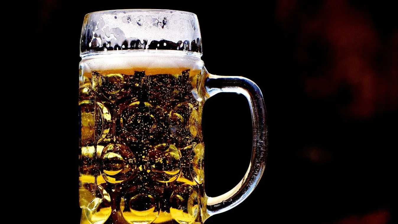 Kezdetét vette az idei Oktoberfest - ennyibe kerül a sör