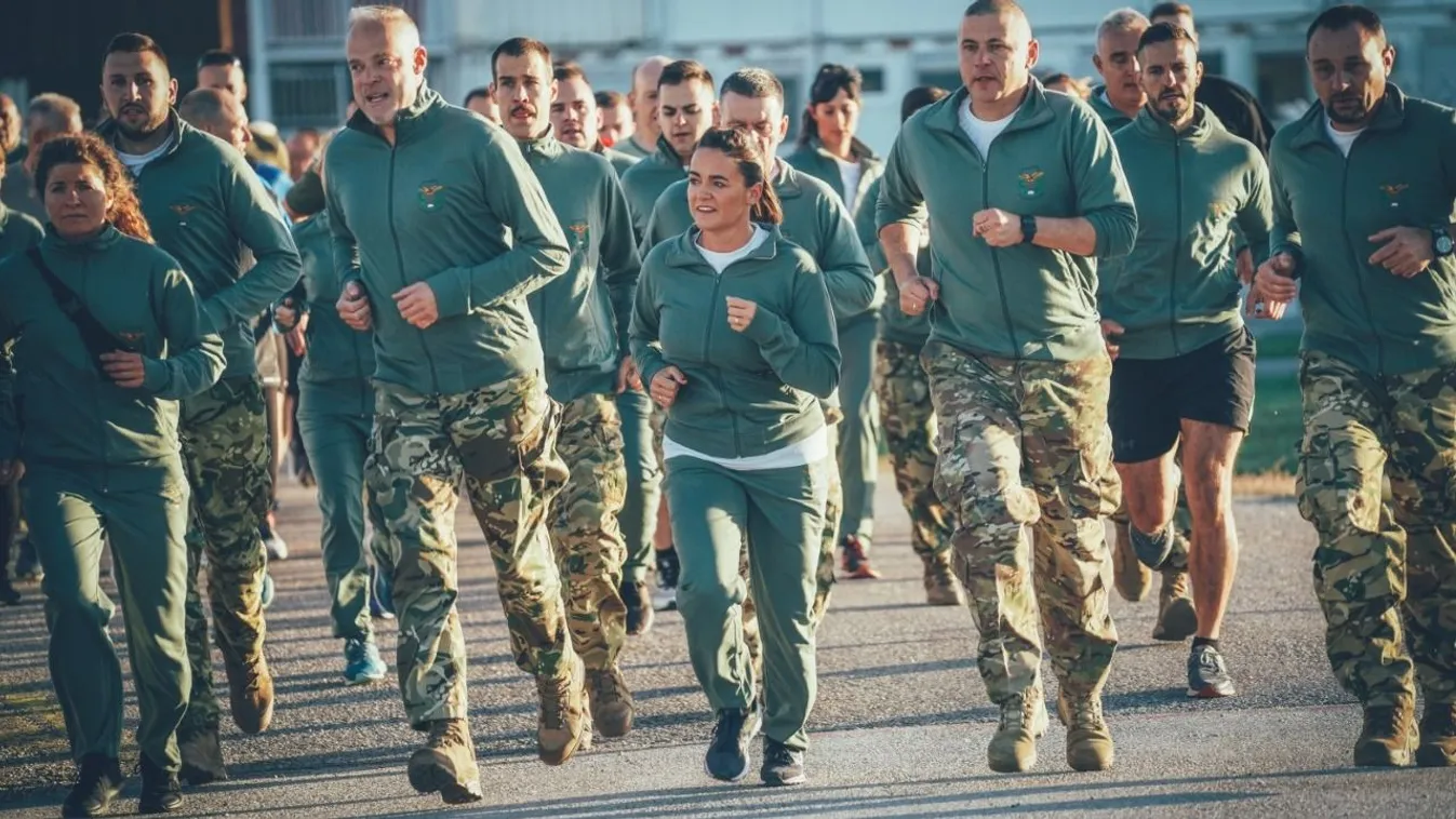 A miniszter is együtt futott a magyar katonákkal