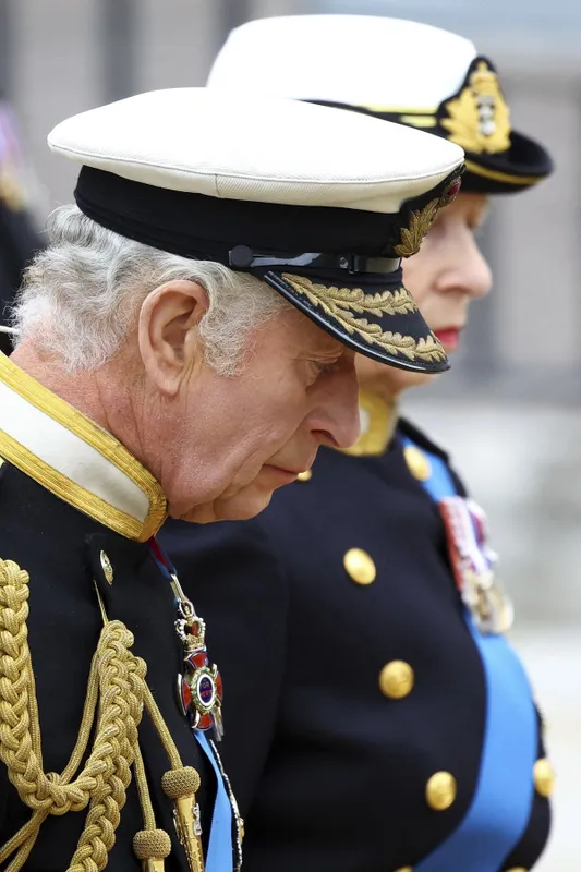 II. ERZSÉBET; III. KÁROLY; ANNA hercegnõ