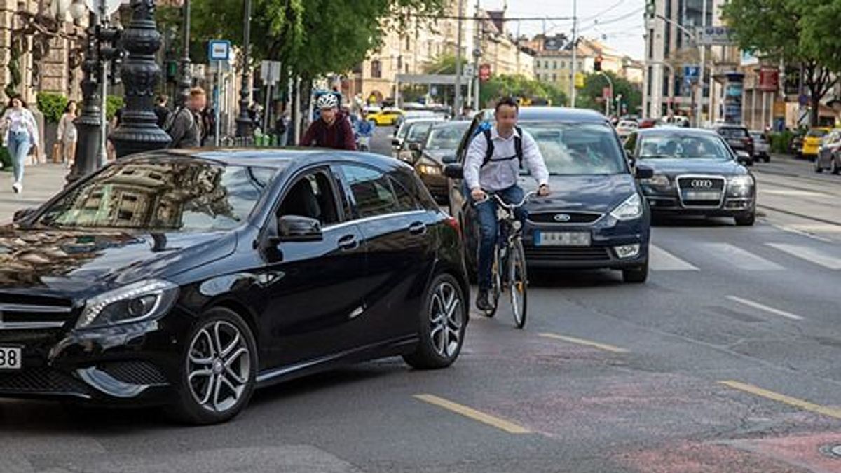 Vizsgázzanak a bringások! – Kitört az autós-biciklis kommentháború