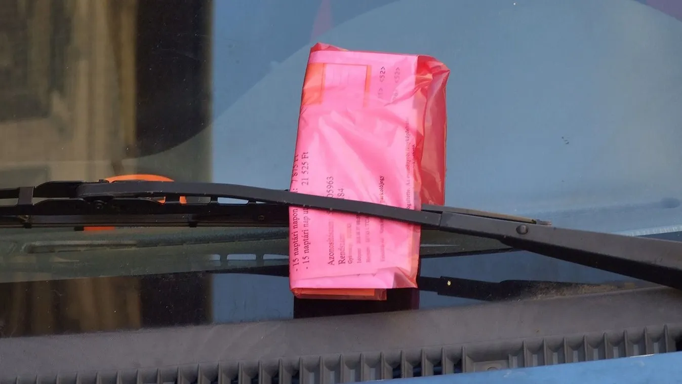 Máris osztják a mikuláscsomagokat a fővárosban az autósoknak – nincs kegyelem!