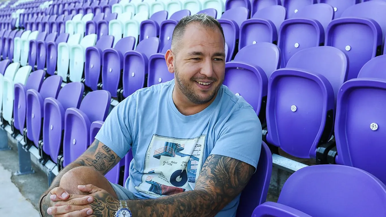 Romantikus fotó: így ünnepelt Curtis és barátnője