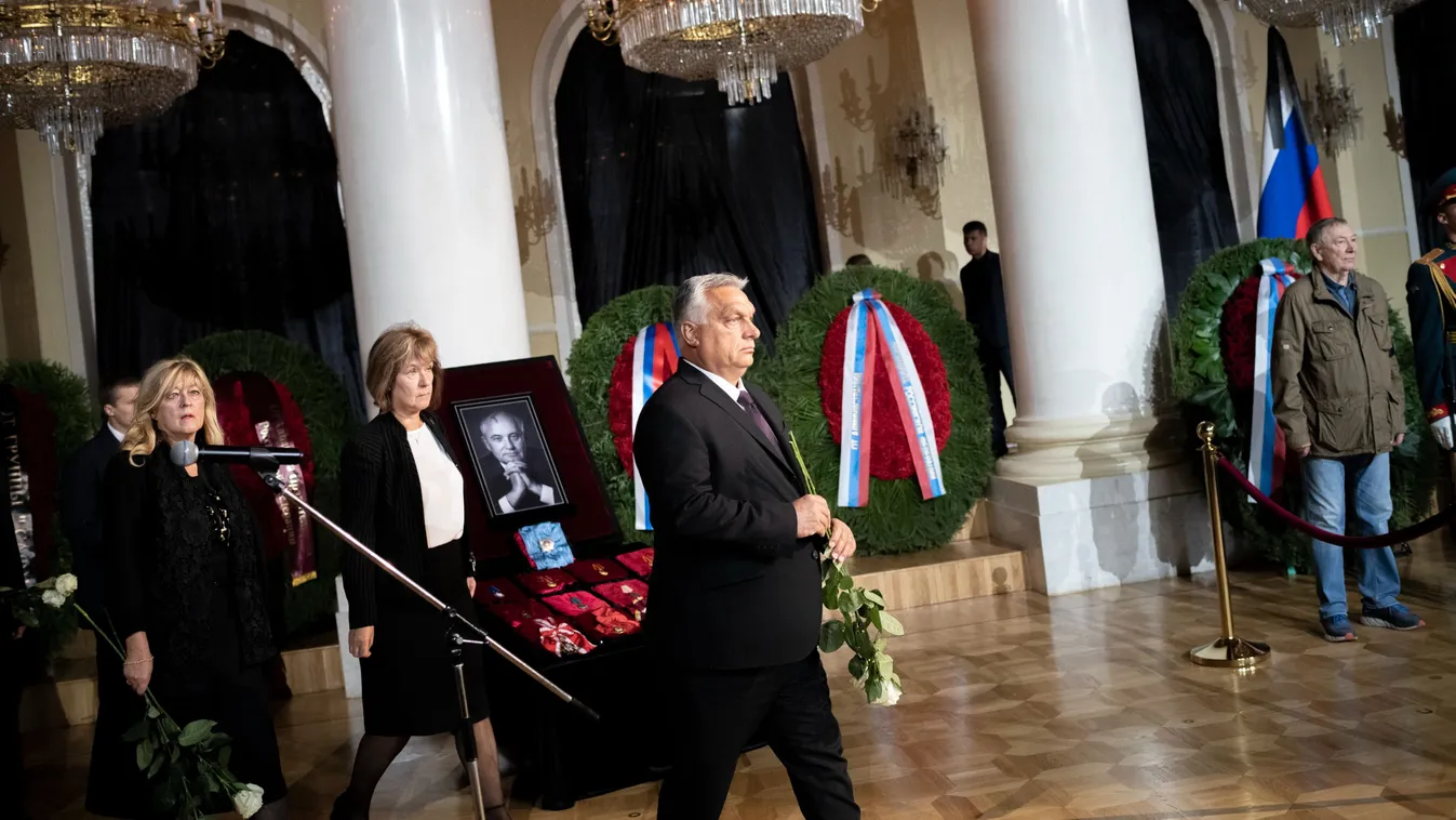 Orbán Viktor Gorbacsov ravatalánál - Fotók