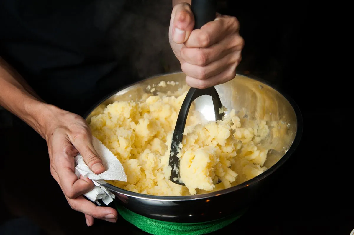 Close-up,Of,Preparing,Mashed,Potato,In,Steel,Bowl
