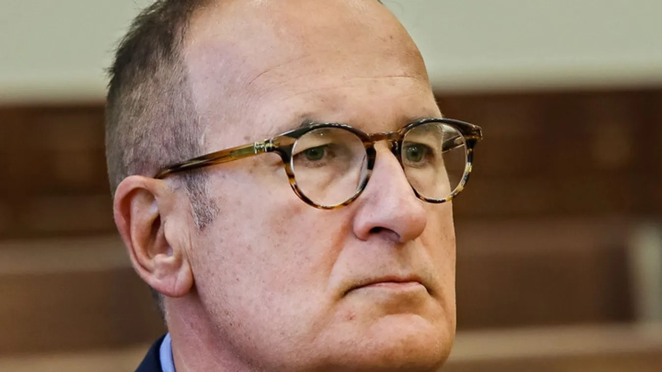 Októberben folytatódik  Simon Gábor büntetőpere