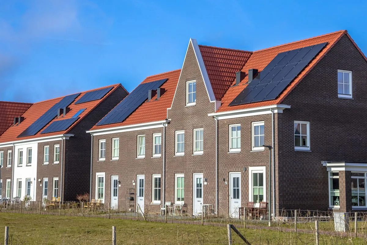 Modern,Row,Houses,With,Solar,Panels,,Brown,Bricks,And,Red