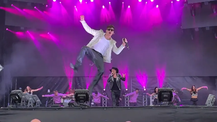 Hatalmas tömeg bulizott az Ötöslottó a Szoborparkban