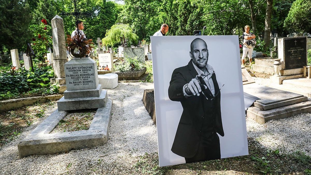 Szomorú hallottak napi séta a temetőben: Így néznek ki hírességeink sírjai