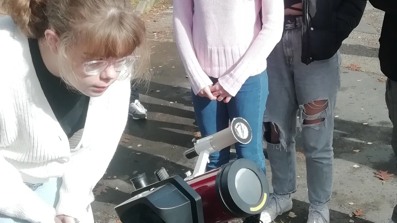 Így látták a gyerekek a különleges égi jelenséget