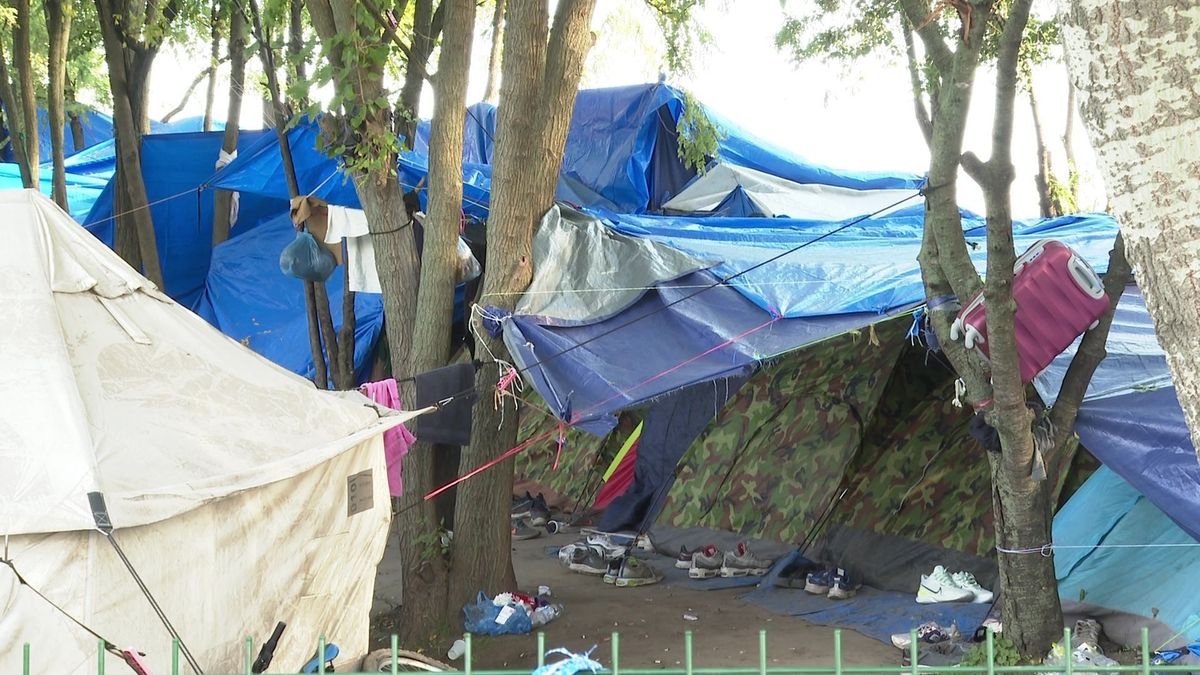 Ezer migráns bujkálhat elhagyatott tanyákon a magyar határ közelében