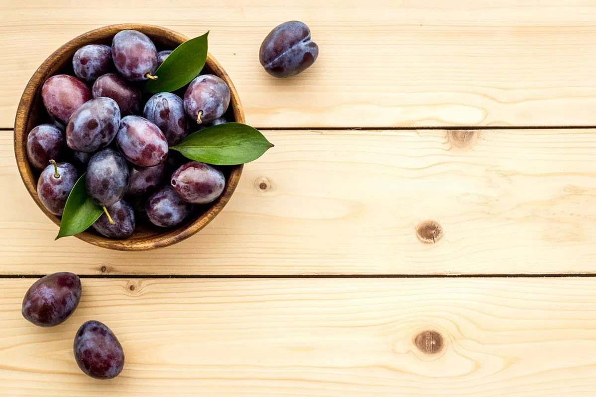 Purple,Plums,In,Bowl.,Plum,Harvest,Top,View