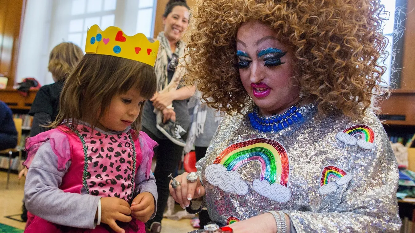 Betiltják a nyilvános transzvesztita előadásokat