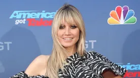 Pucéran pózolt: csak az ujjaival takarta micsodáját a 49 éves sztáranyuka